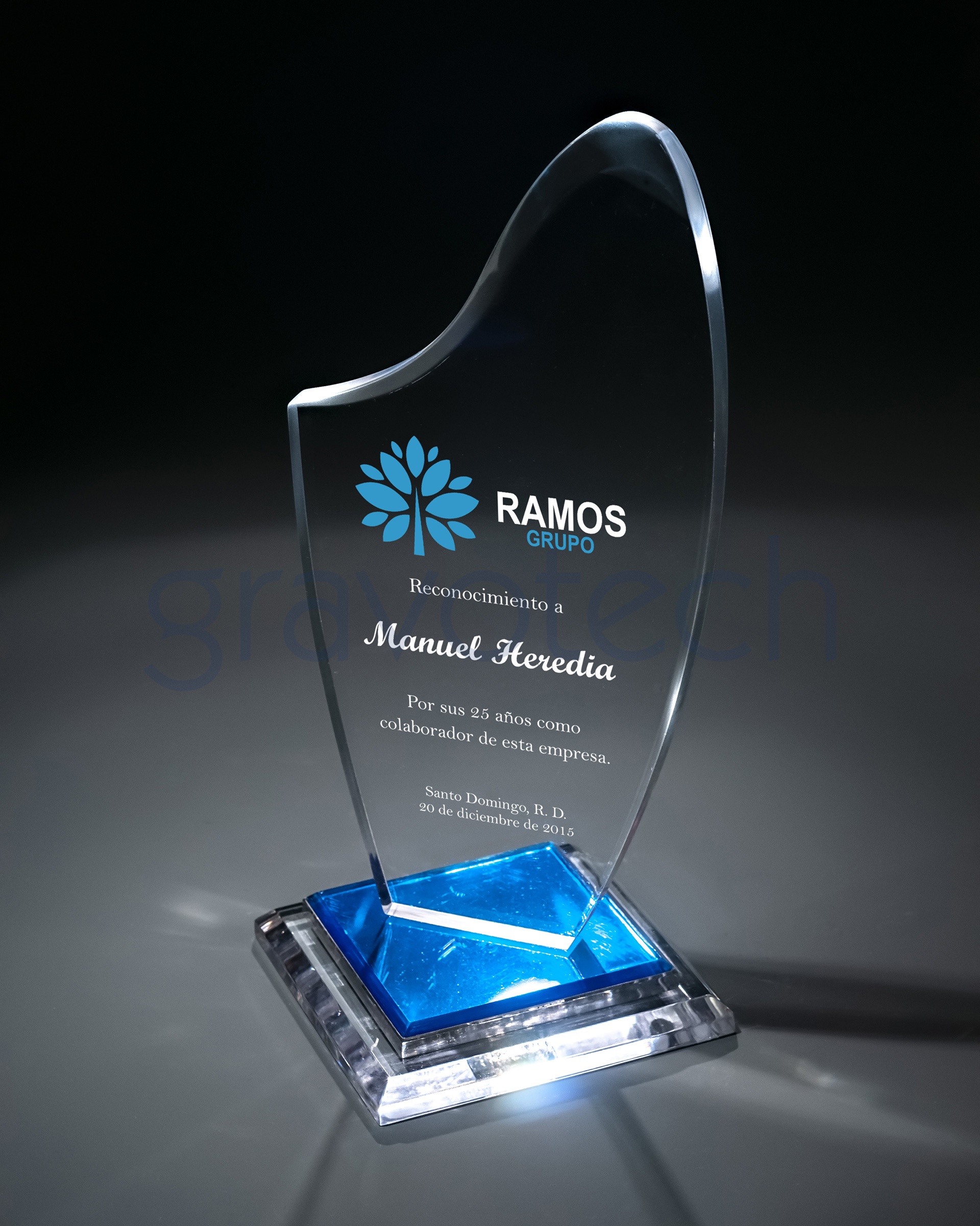 29	RECONOCIMIENTO EN ACRÍLICO MODELO MARBELLA